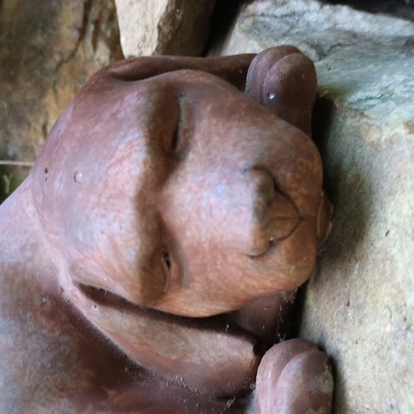 Dog Sleeping Heavy Planter Vintage w Drainage - Picture 8 of 10